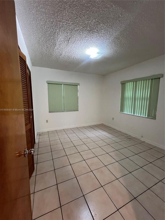 For Rent: $2,000 (2 beds, 1 baths, 4192 Square Feet)