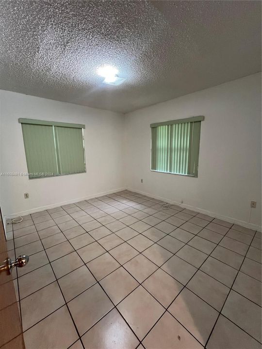 For Rent: $2,000 (2 beds, 1 baths, 4192 Square Feet)