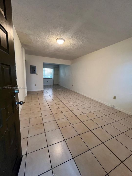 For Rent: $2,000 (2 beds, 1 baths, 4192 Square Feet)