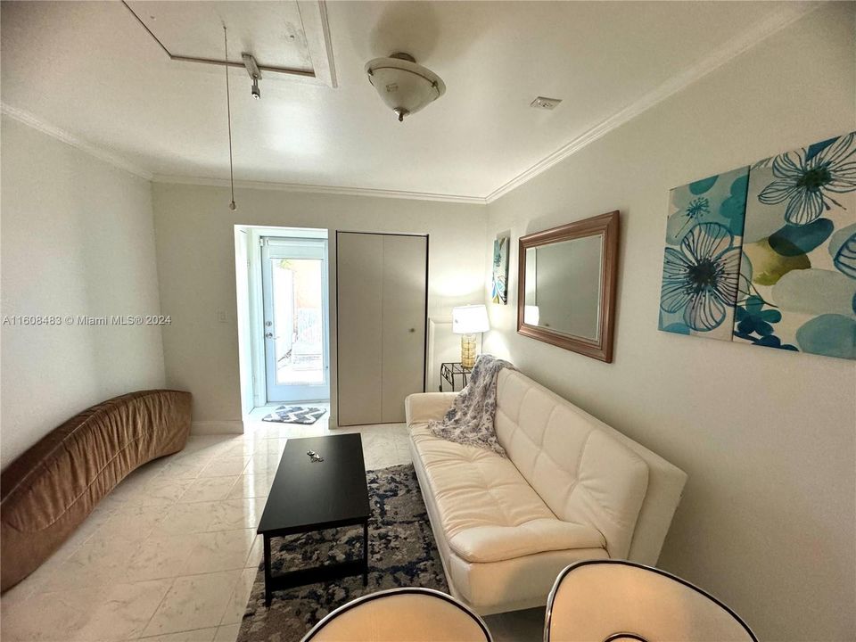 Recently Rented: $1,600 (1 beds, 1 baths, 700 Square Feet)