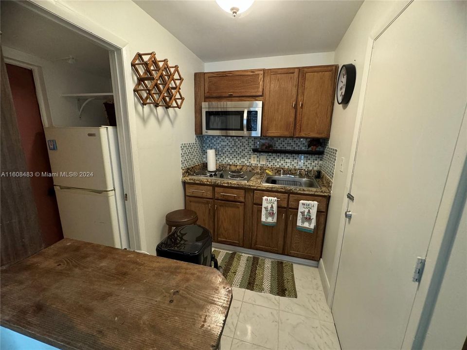 Recently Rented: $1,600 (1 beds, 1 baths, 700 Square Feet)
