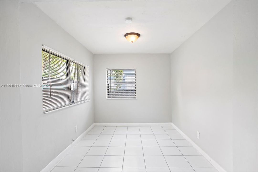 For Sale: $385,000 (2 beds, 1 baths, 1008 Square Feet)