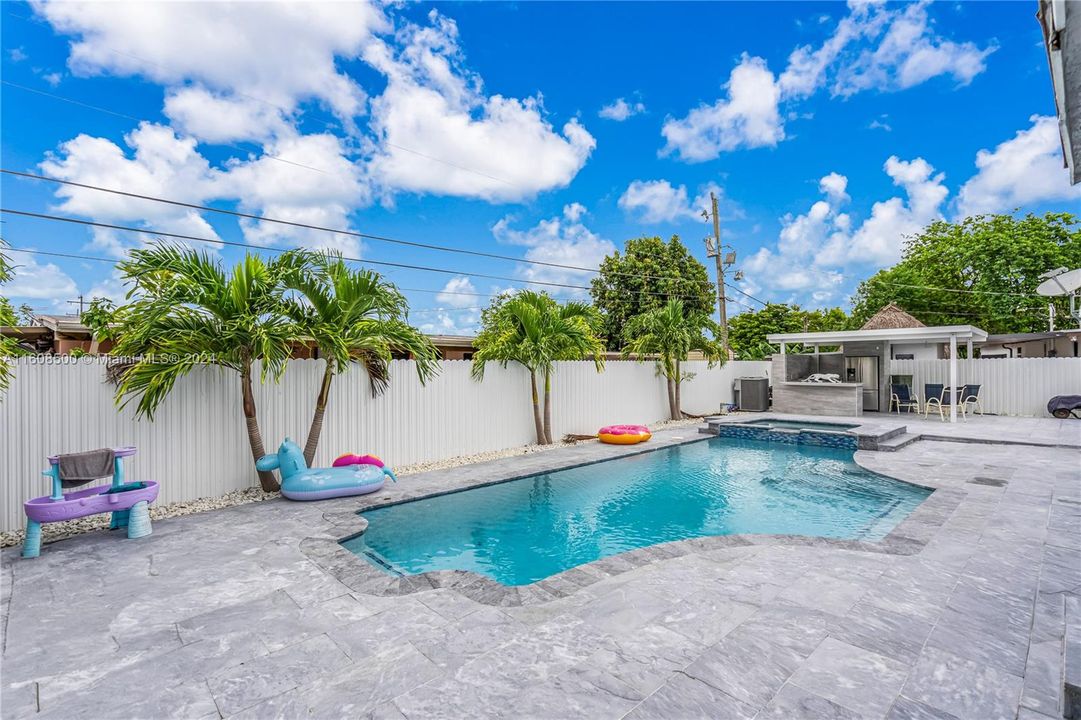 Recently Sold: $750,000 (4 beds, 3 baths, 1702 Square Feet)