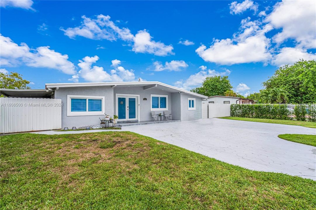 Recently Sold: $750,000 (4 beds, 3 baths, 1702 Square Feet)