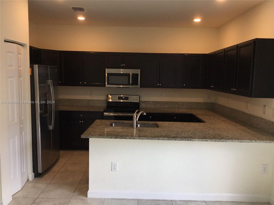 Recently Sold: $415,000 (3 beds, 2 baths, 1659 Square Feet)