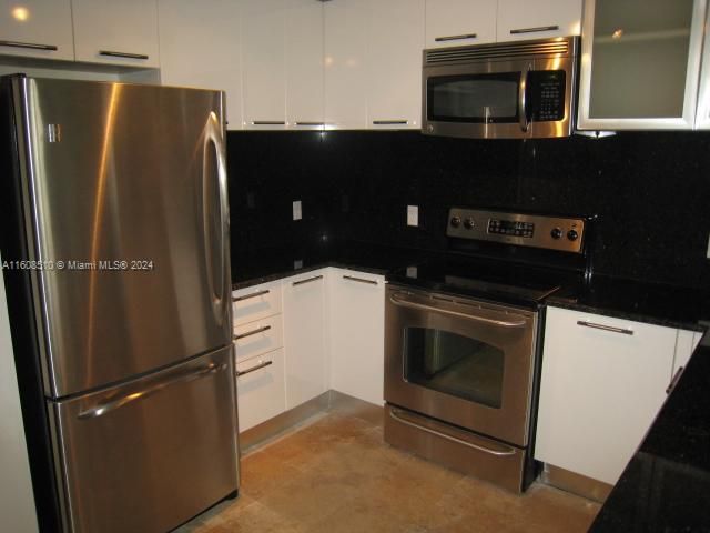 Active With Contract: $4,500 (2 beds, 2 baths, 1388 Square Feet)