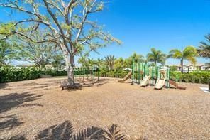 For Sale: $585,000 (3 beds, 2 baths, 1906 Square Feet)