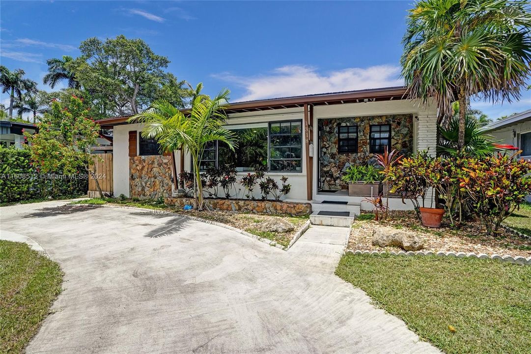 For Sale: $1,099,000 (3 beds, 3 baths, 1650 Square Feet)