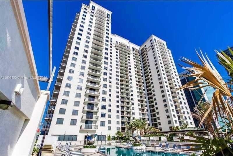 Active With Contract: $3,850 (2 beds, 2 baths, 1118 Square Feet)