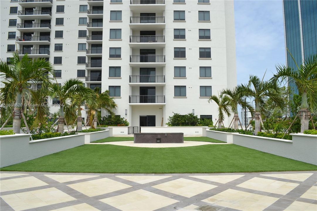 Active With Contract: $3,850 (2 beds, 2 baths, 1118 Square Feet)