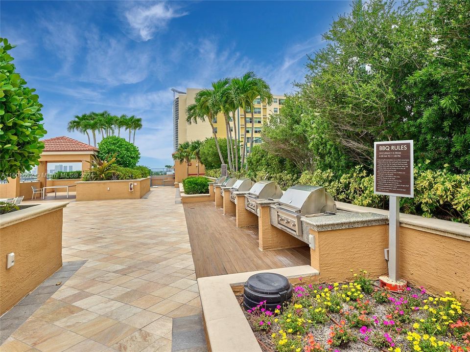 For Sale: $1,250,000 (2 beds, 2 baths, 1271 Square Feet)