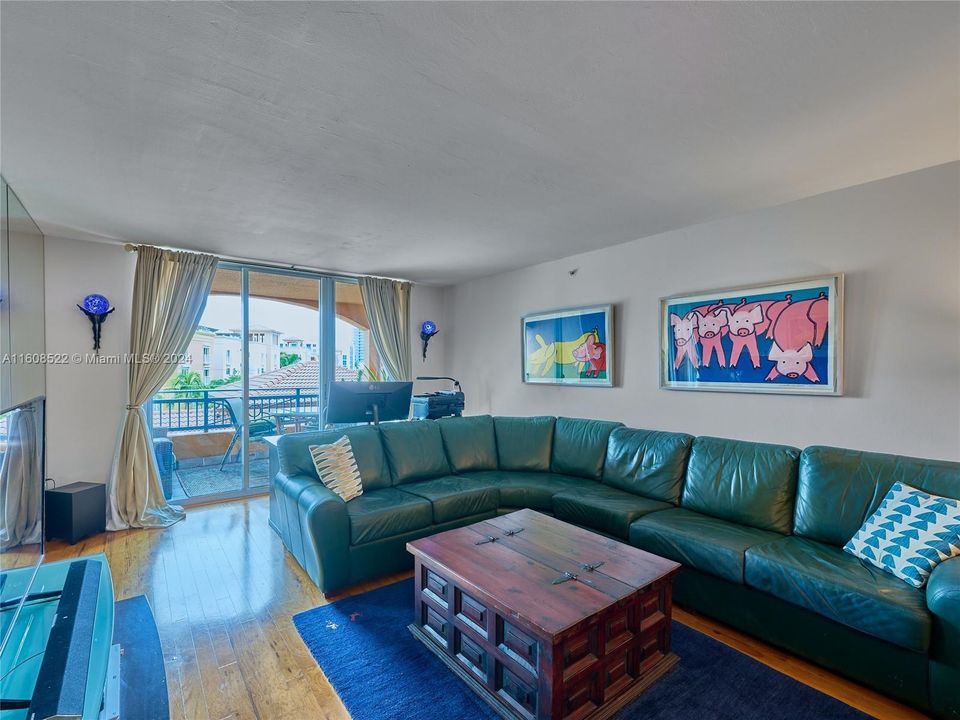 For Sale: $1,250,000 (2 beds, 2 baths, 1271 Square Feet)