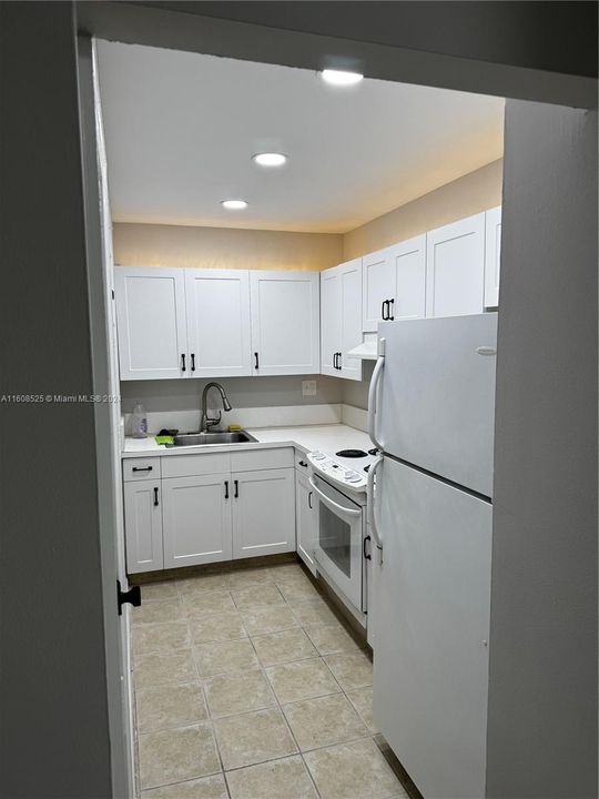 For Rent: $1,750 (1 beds, 1 baths, 647 Square Feet)