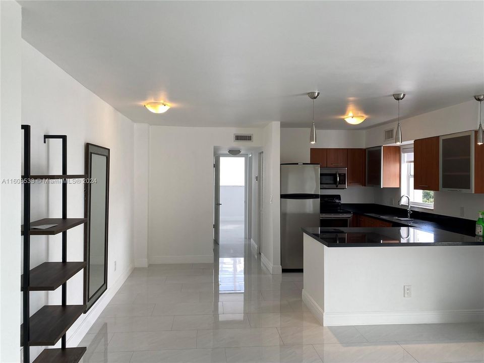 For Sale: $340,000 (1 beds, 1 baths, 741 Square Feet)