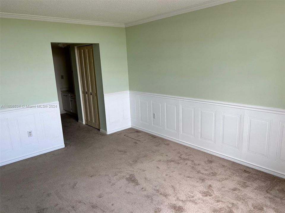 For Sale: $180,000 (1 beds, 1 baths, 773 Square Feet)