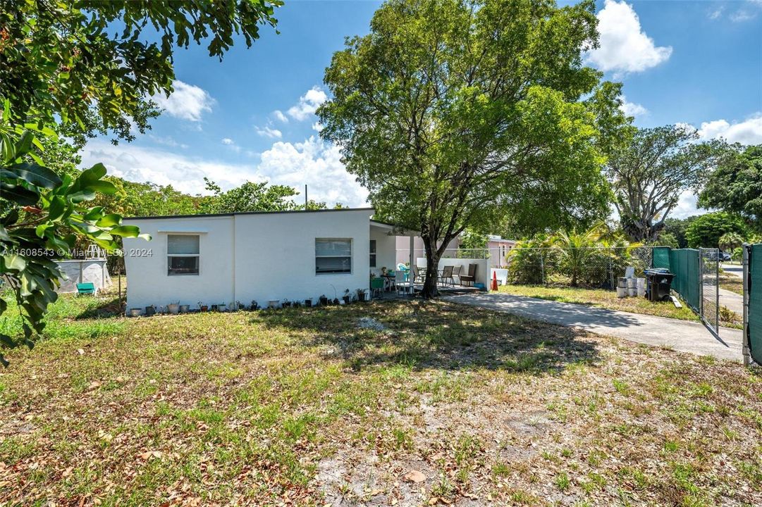 For Sale: $359,310 (3 beds, 2 baths, 928 Square Feet)