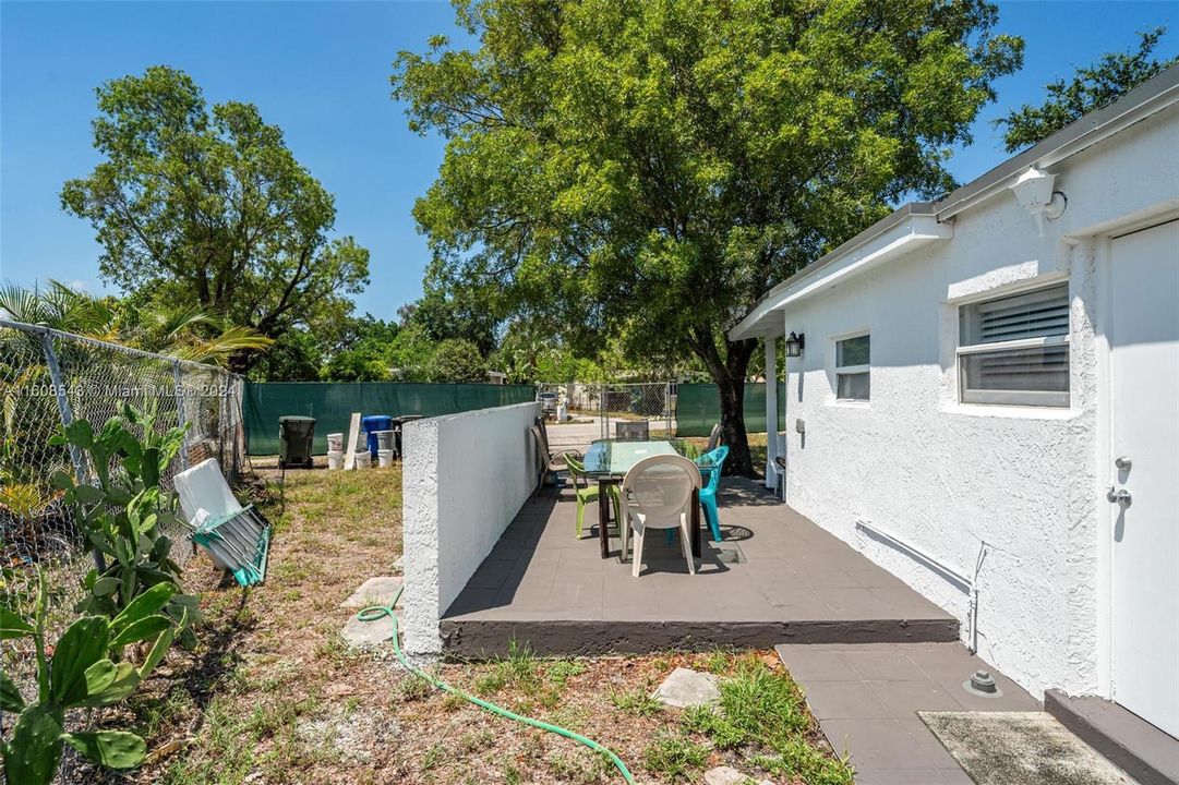 For Sale: $359,310 (3 beds, 2 baths, 928 Square Feet)