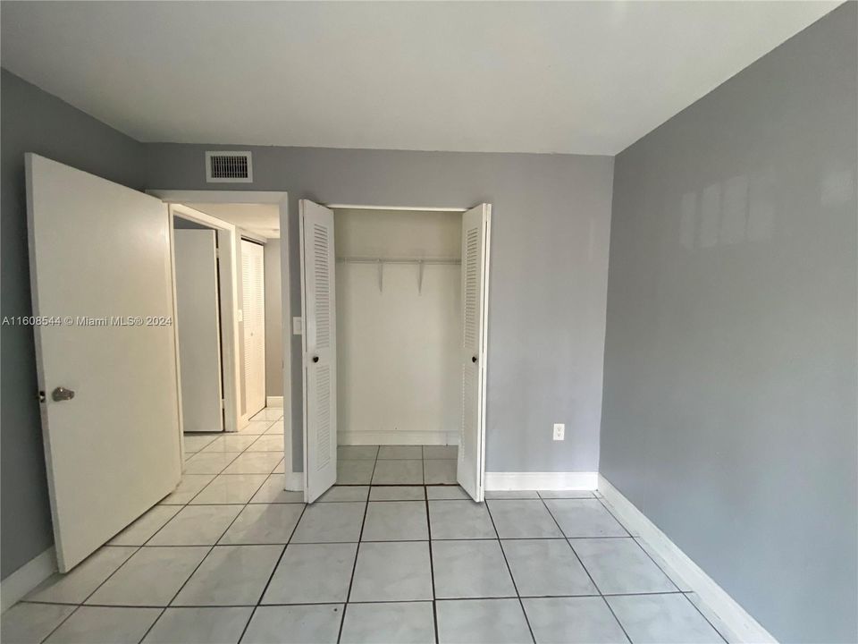 For Rent: $2,345 (2 beds, 2 baths, 870 Square Feet)