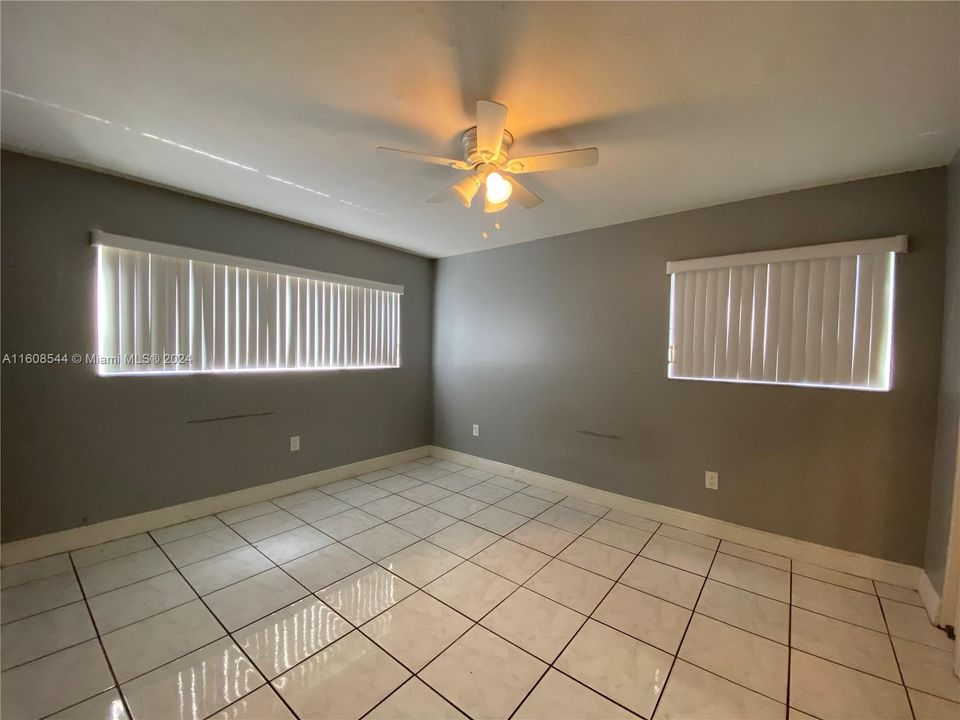 For Rent: $2,345 (2 beds, 2 baths, 870 Square Feet)