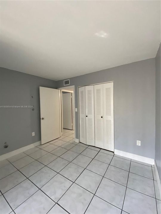 For Rent: $2,345 (2 beds, 2 baths, 870 Square Feet)