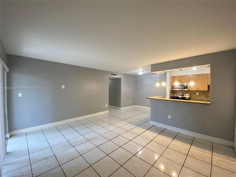 For Rent: $2,345 (2 beds, 2 baths, 870 Square Feet)