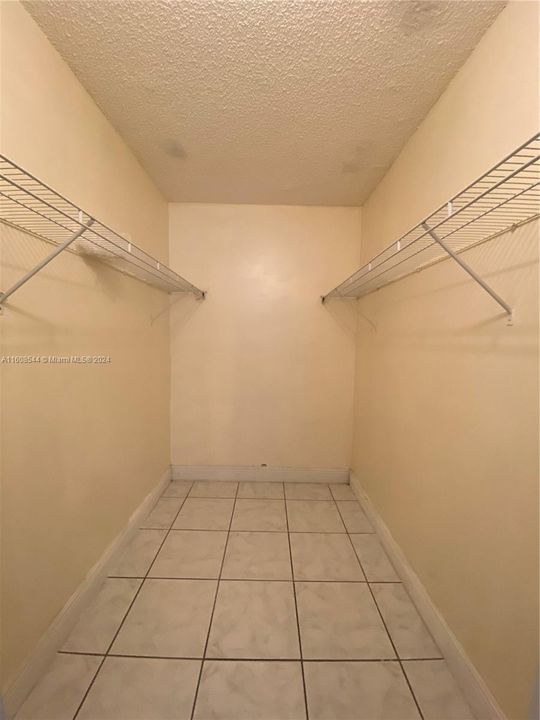 For Rent: $2,345 (2 beds, 2 baths, 870 Square Feet)