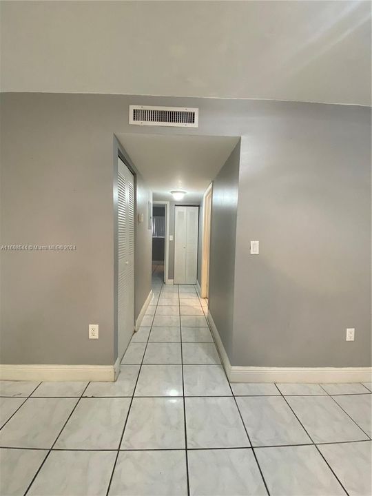 For Rent: $2,345 (2 beds, 2 baths, 870 Square Feet)