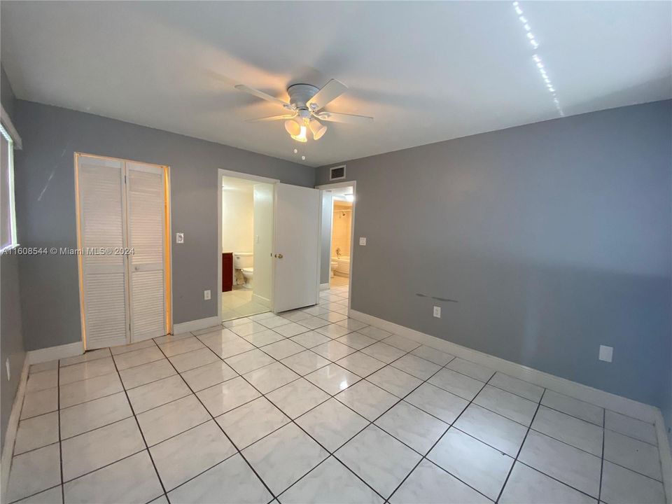 For Rent: $2,345 (2 beds, 2 baths, 870 Square Feet)