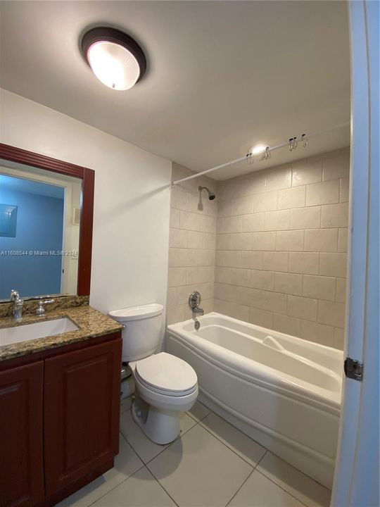 For Rent: $2,345 (2 beds, 2 baths, 870 Square Feet)