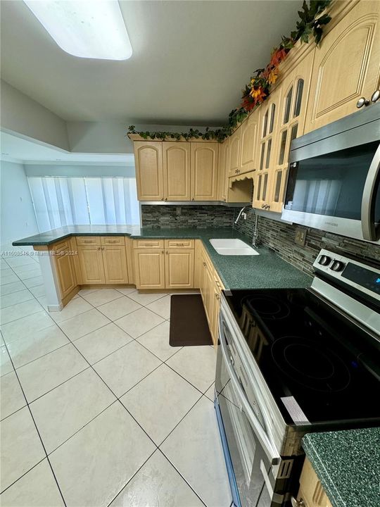 For Rent: $2,750 (3 beds, 2 baths, 1288 Square Feet)