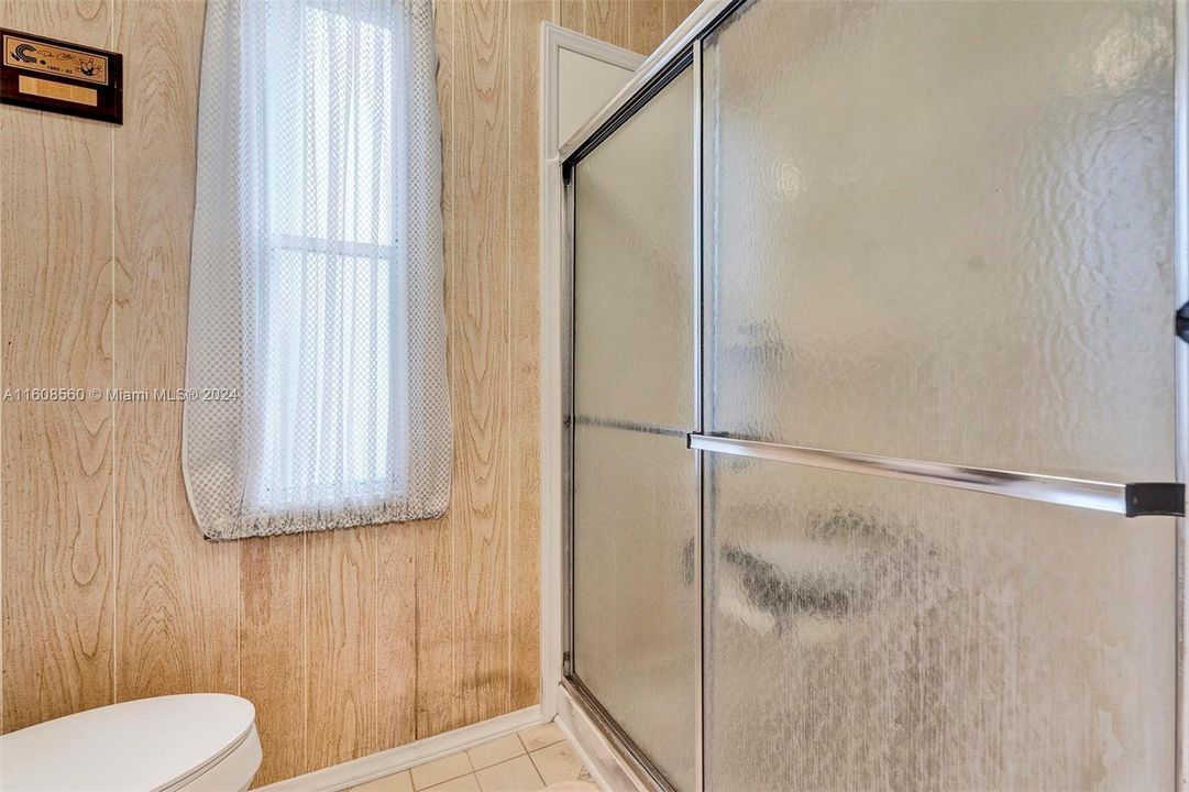合同活跃: $105,000 (2 贝兹, 2 浴室, 960 平方英尺)