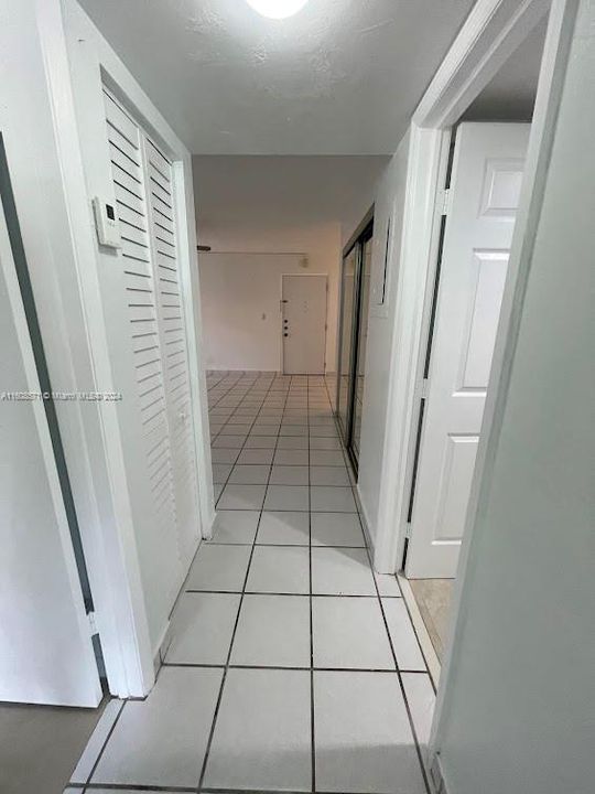 For Rent: $2,300 (2 beds, 1 baths, 816 Square Feet)