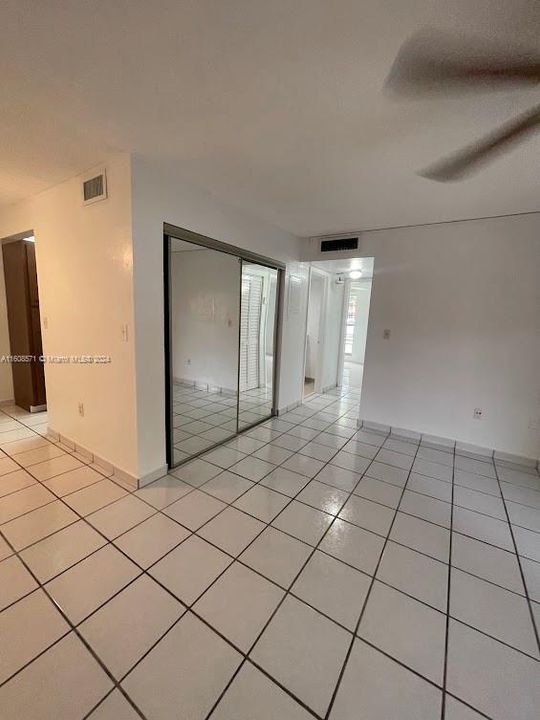 For Rent: $2,300 (2 beds, 1 baths, 816 Square Feet)