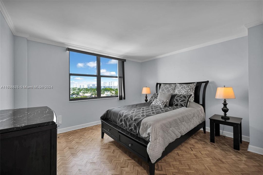 Active With Contract: $2,900 (2 beds, 2 baths, 1553 Square Feet)