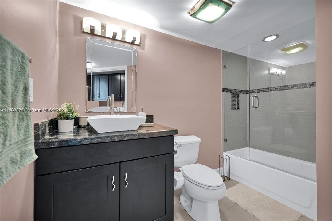 Active With Contract: $2,900 (2 beds, 2 baths, 1553 Square Feet)