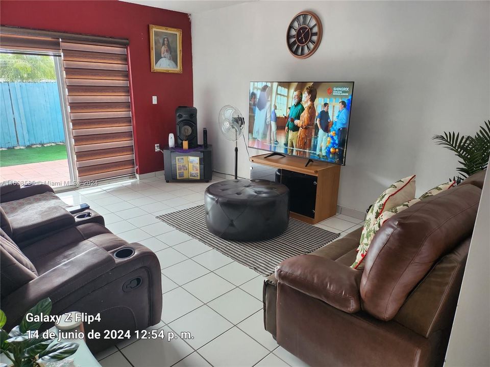 En Venta: $327,000 (2 camas, 2 baños, 997 Pies cuadrados)