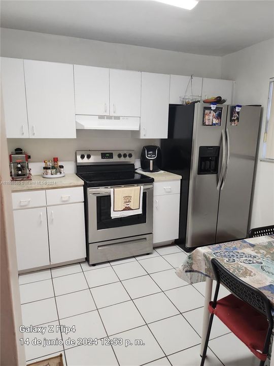 For Sale: $327,000 (2 beds, 2 baths, 997 Square Feet)