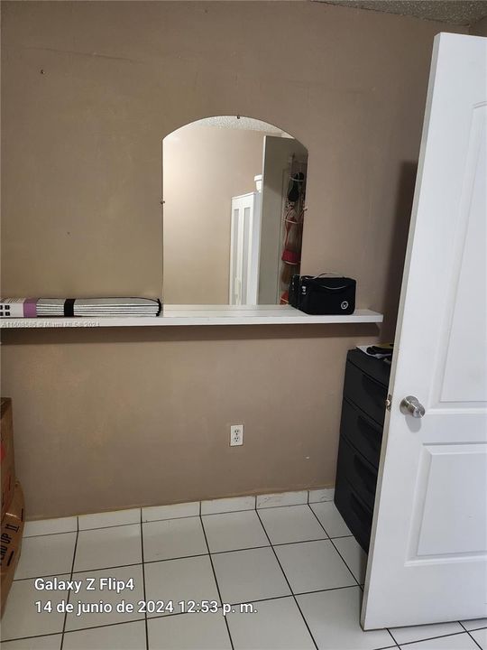 For Sale: $327,000 (2 beds, 2 baths, 997 Square Feet)