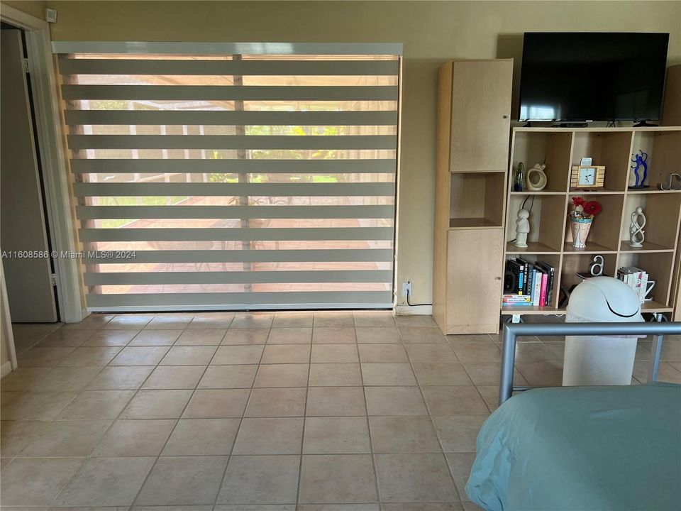 Vendido Recientemente: $945,000 (4 camas, 3 baños, 2628 Pies cuadrados)