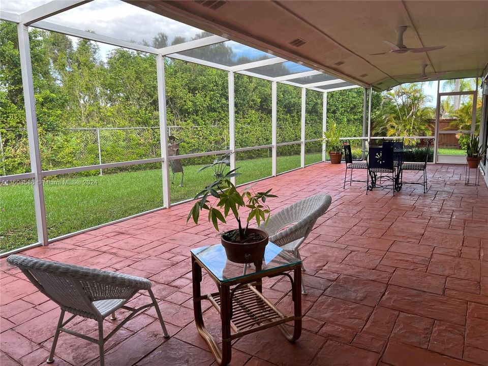 Vendido Recientemente: $945,000 (4 camas, 3 baños, 2628 Pies cuadrados)