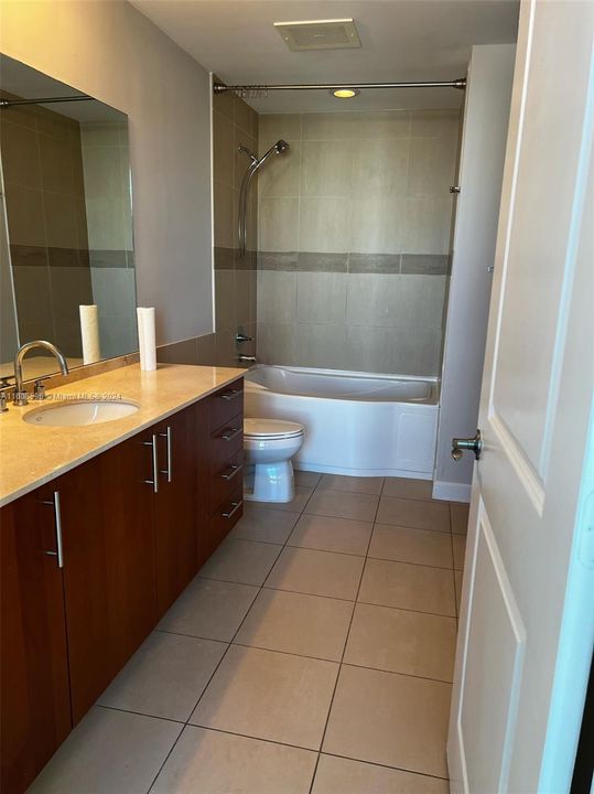 For Rent: $3,100 (1 beds, 1 baths, 875 Square Feet)