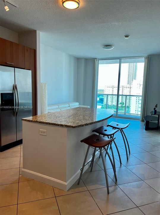 For Rent: $2,950 (1 beds, 1 baths, 875 Square Feet)