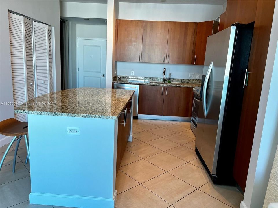 For Rent: $3,100 (1 beds, 1 baths, 875 Square Feet)