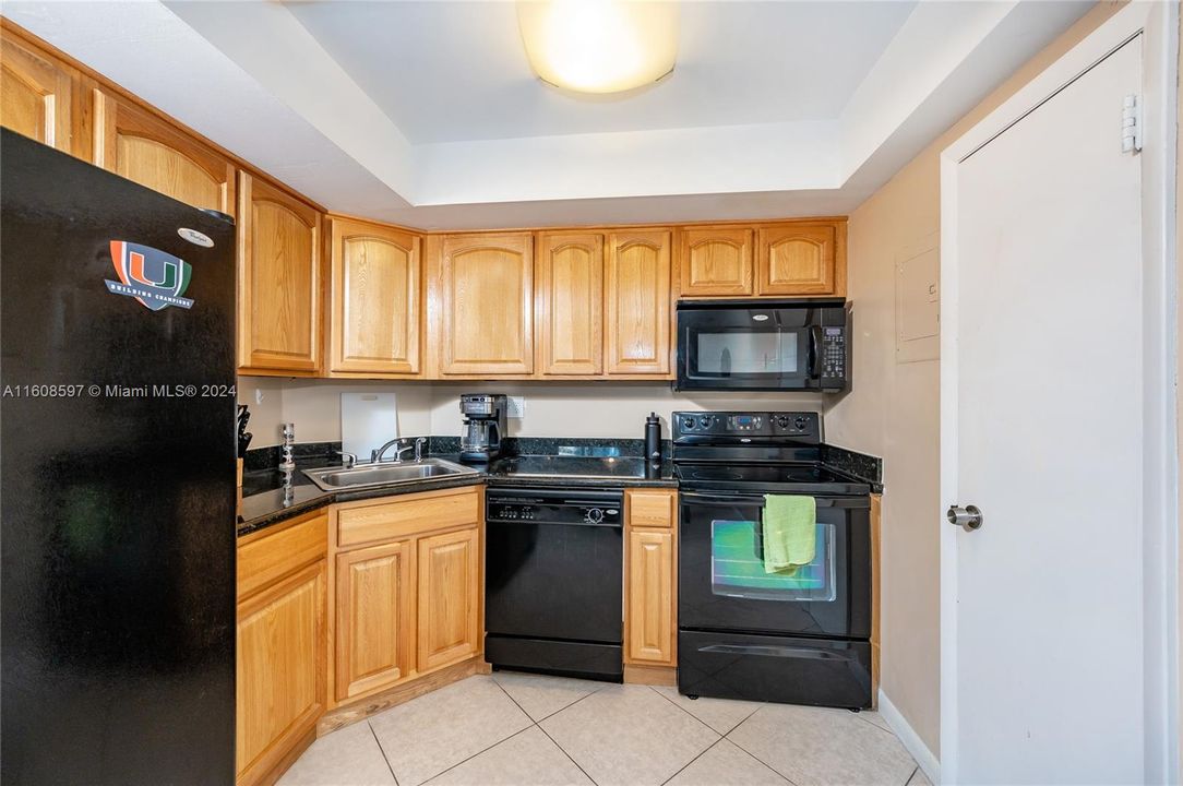 For Sale: $260,000 (1 beds, 1 baths, 834 Square Feet)