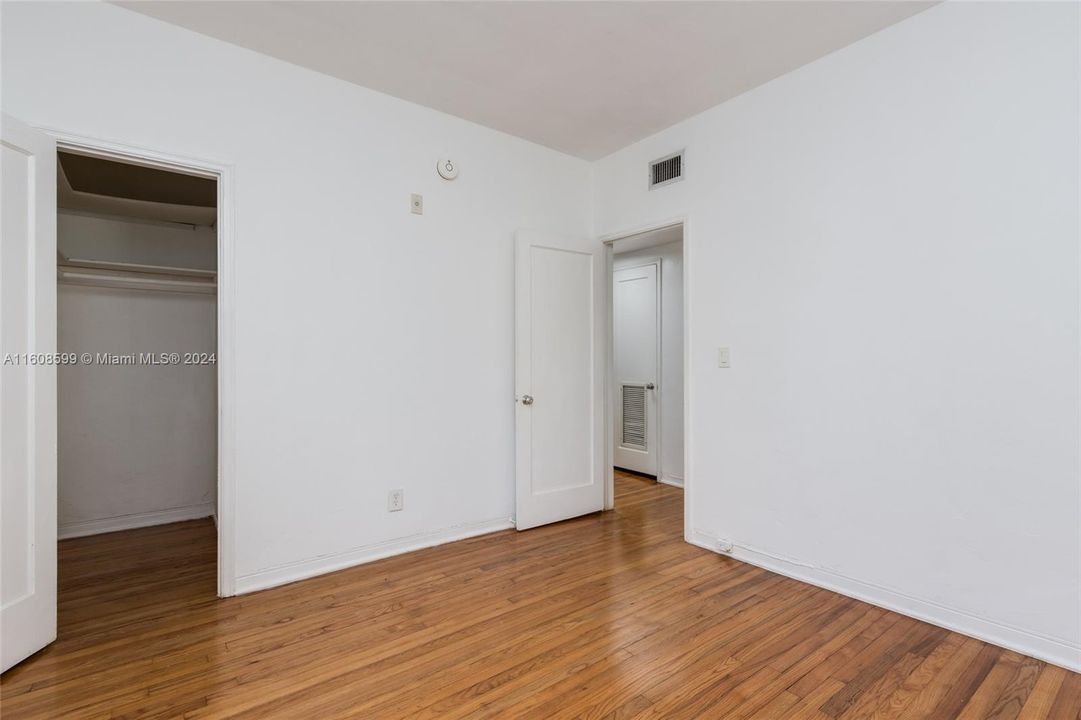 For Sale: $318,000 (2 beds, 1 baths, 846 Square Feet)