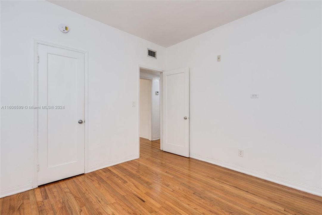 For Sale: $318,000 (2 beds, 1 baths, 846 Square Feet)