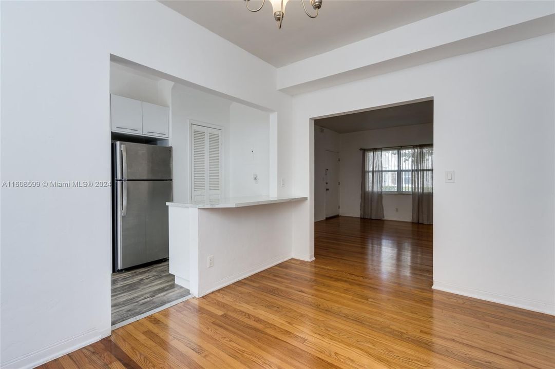 For Sale: $318,000 (2 beds, 1 baths, 846 Square Feet)