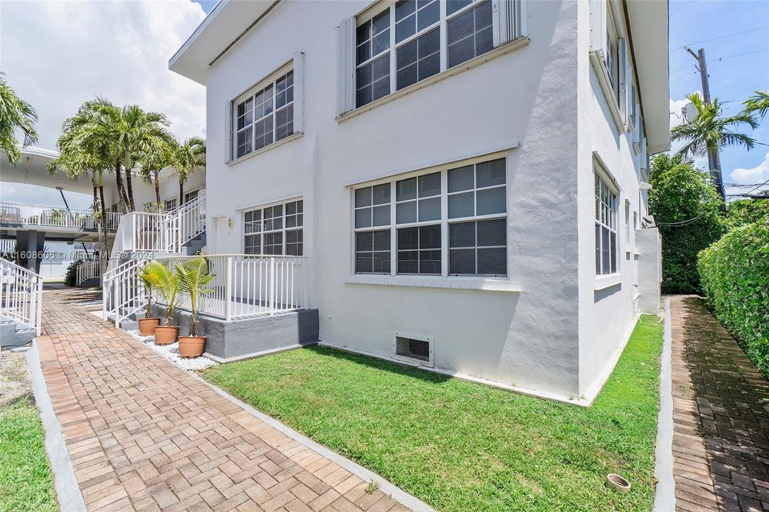 Recently Sold: $550,000 (3 beds, 2 baths, 1314 Square Feet)