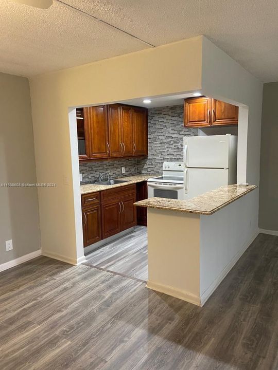 For Rent: $1,400 (1 beds, 1 baths, 715 Square Feet)