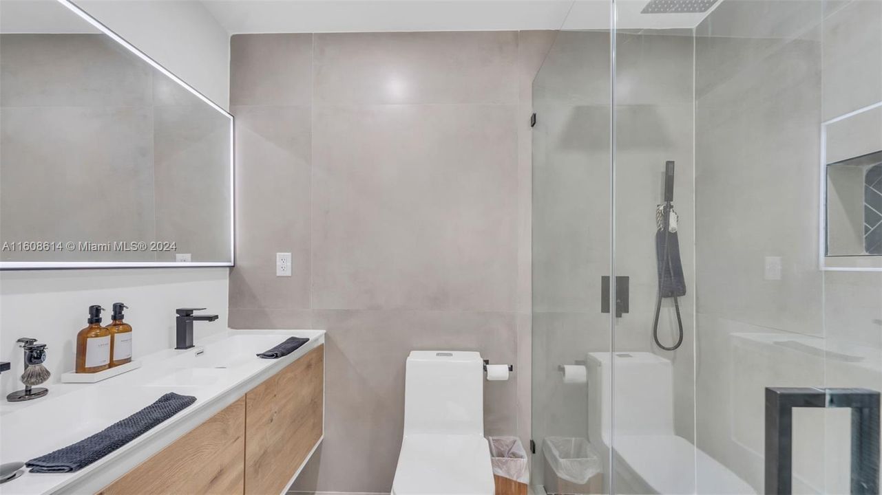 Active With Contract: $827,000 (3 beds, 2 baths, 1612 Square Feet)